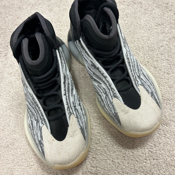 Yeezy quantum basketball sneakers - Picture 4 of 4